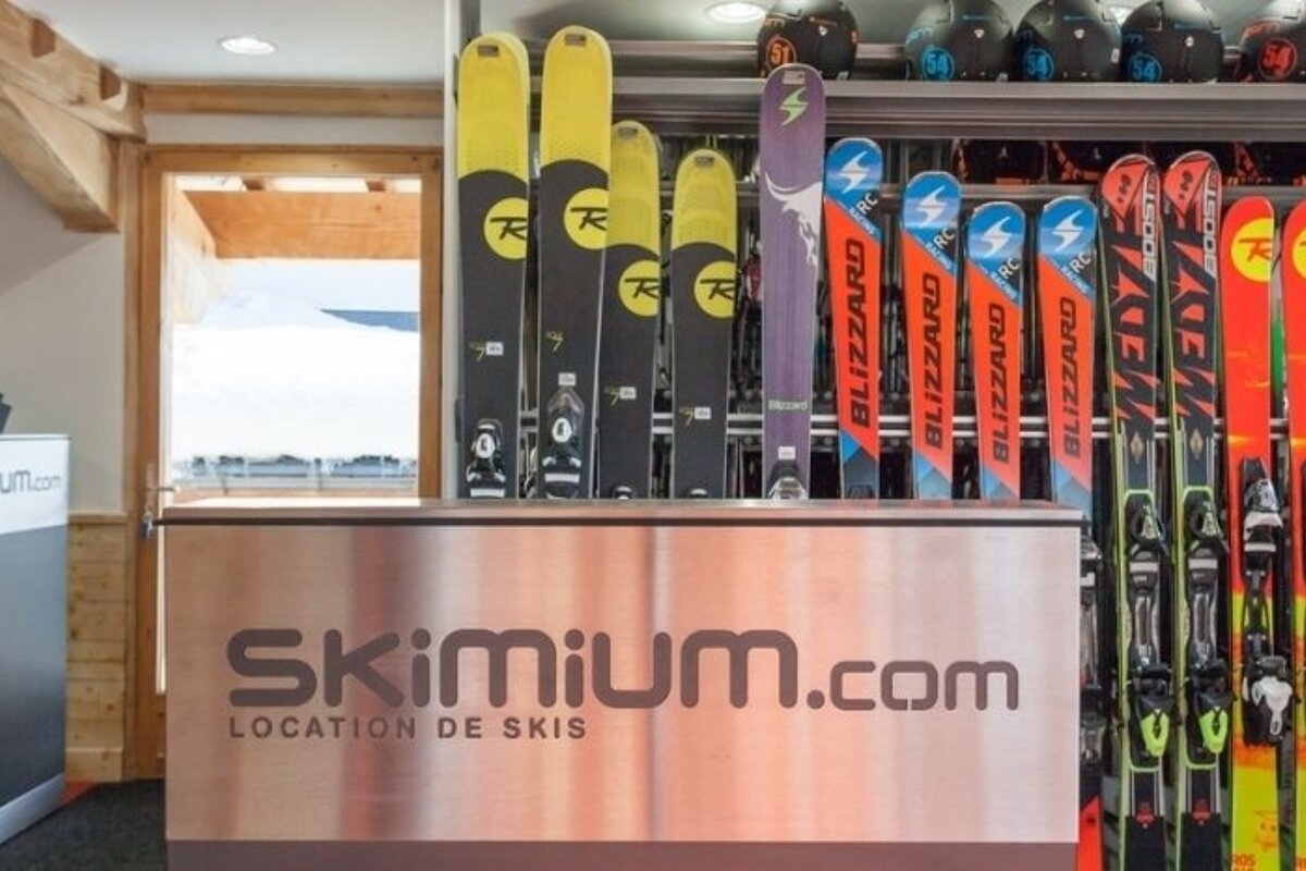 Skimium - Skiloc 2300 Ski Hire, Val Thorens shop interior