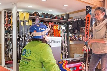 Skimium - Skiloc 2300 Ski Hire, Val Thorens shop interior