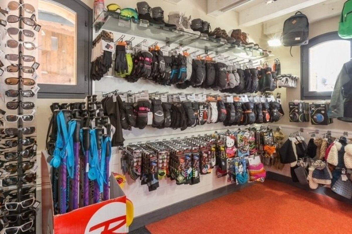 Skimium - Skiloc 2300 Ski Hire, Val Thorens shop interior