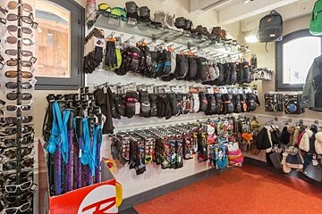 Skimium - Skiloc 2300 Ski Hire, Val Thorens shop interior
