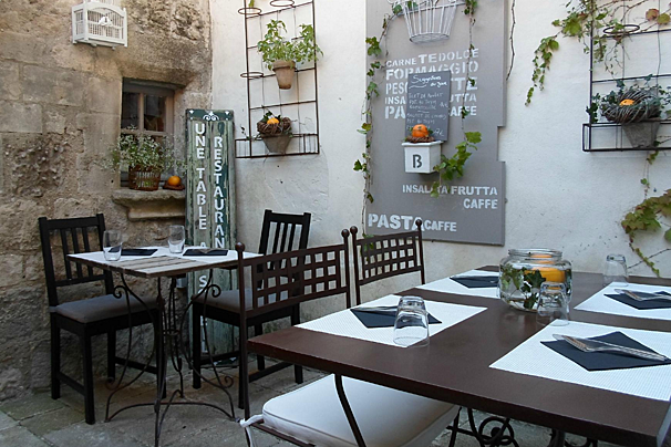 Une Table au Soleil Restaurant, Les Baux restaurant terrasse