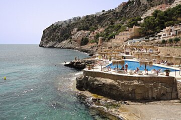 The pool at Gran Folies, Cala Llamp