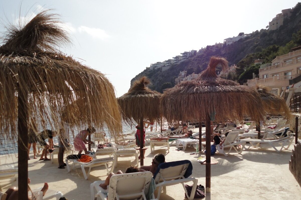 Parasols and rocks
