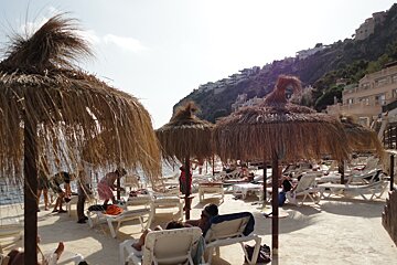 Parasols and rocks