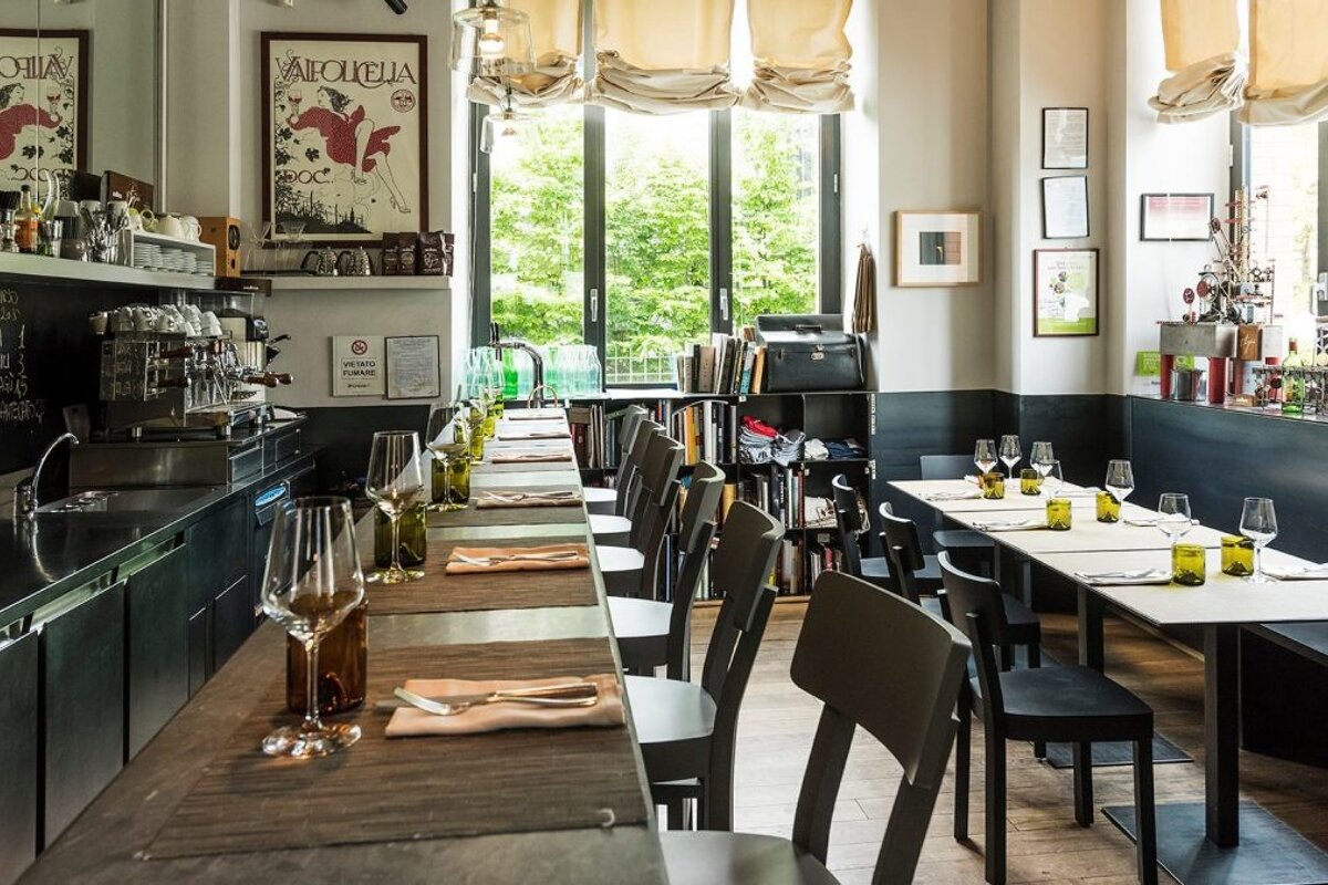 Ratana Restaurant, Northeast Milan interior