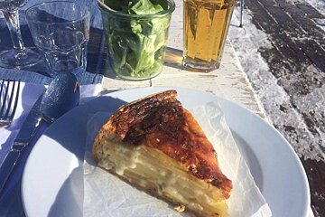 a cheese tart & drinks
