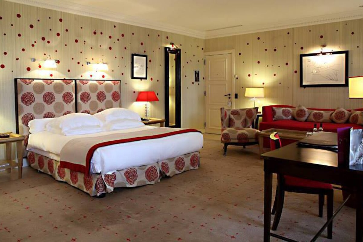 a picture of a hotel suite at Hostellerie de Plaisance, Saint Emilion