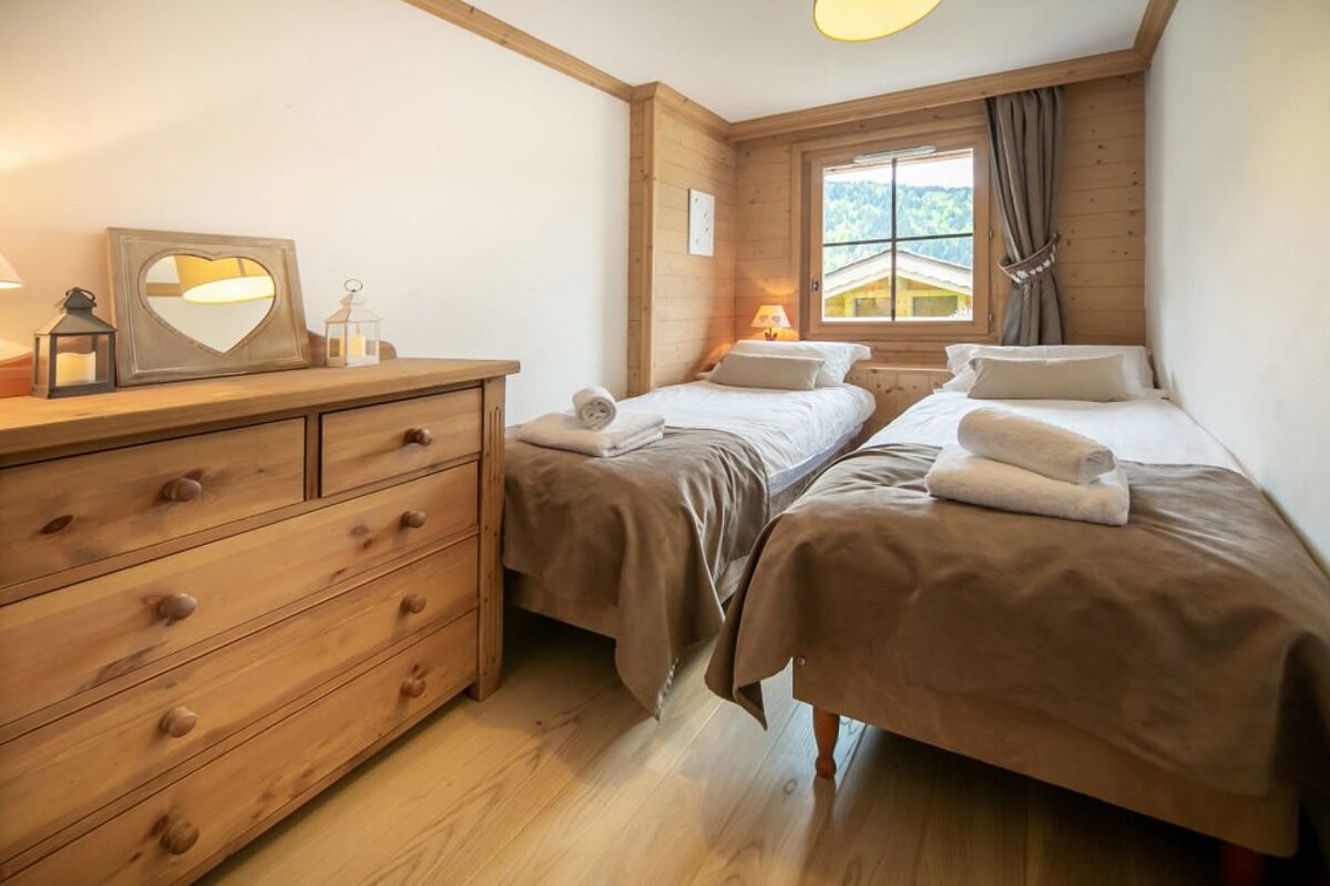 L'Abri Apartment, Morzine twin room 