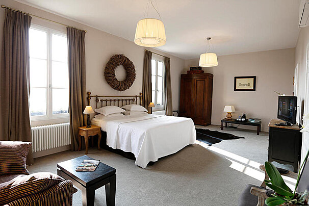 Le Pavillon Villemaurine, Saint Emilion double bedroom