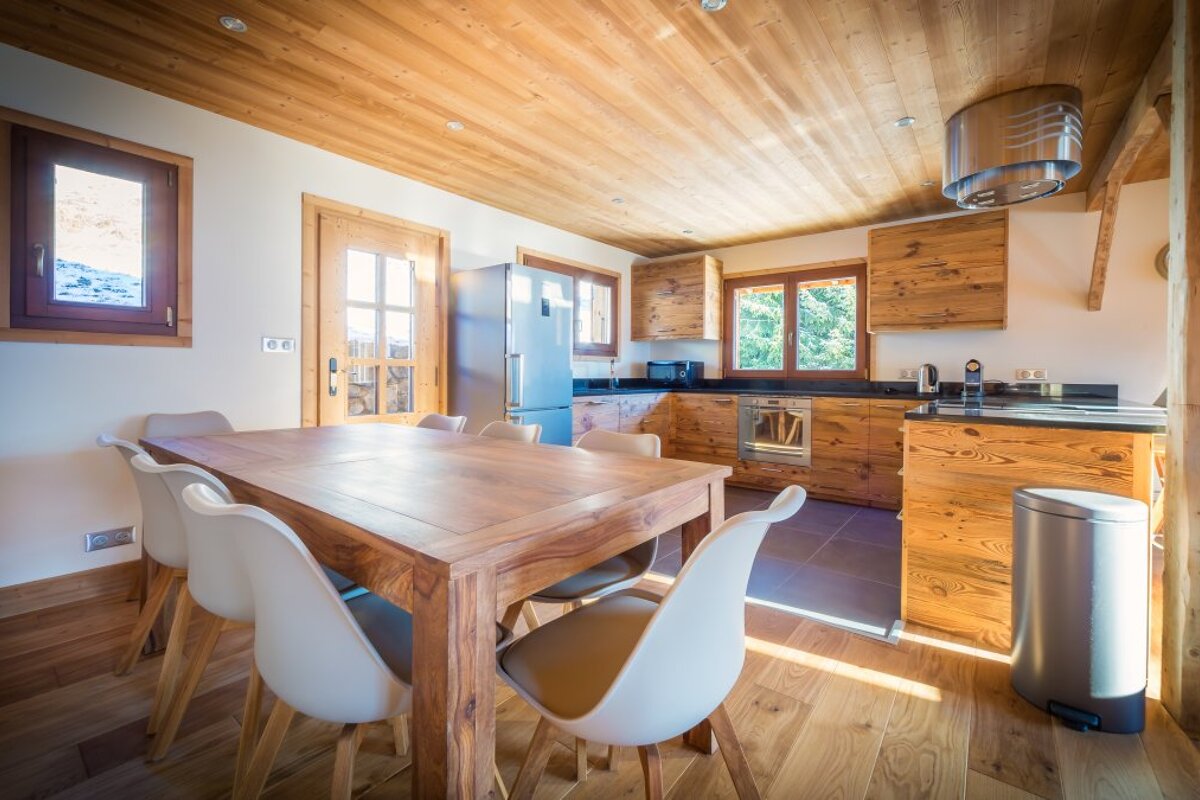 Mont Calm Chalet, Morzine kitchen