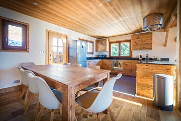 Mont Calm Chalet, Morzine kitchen
