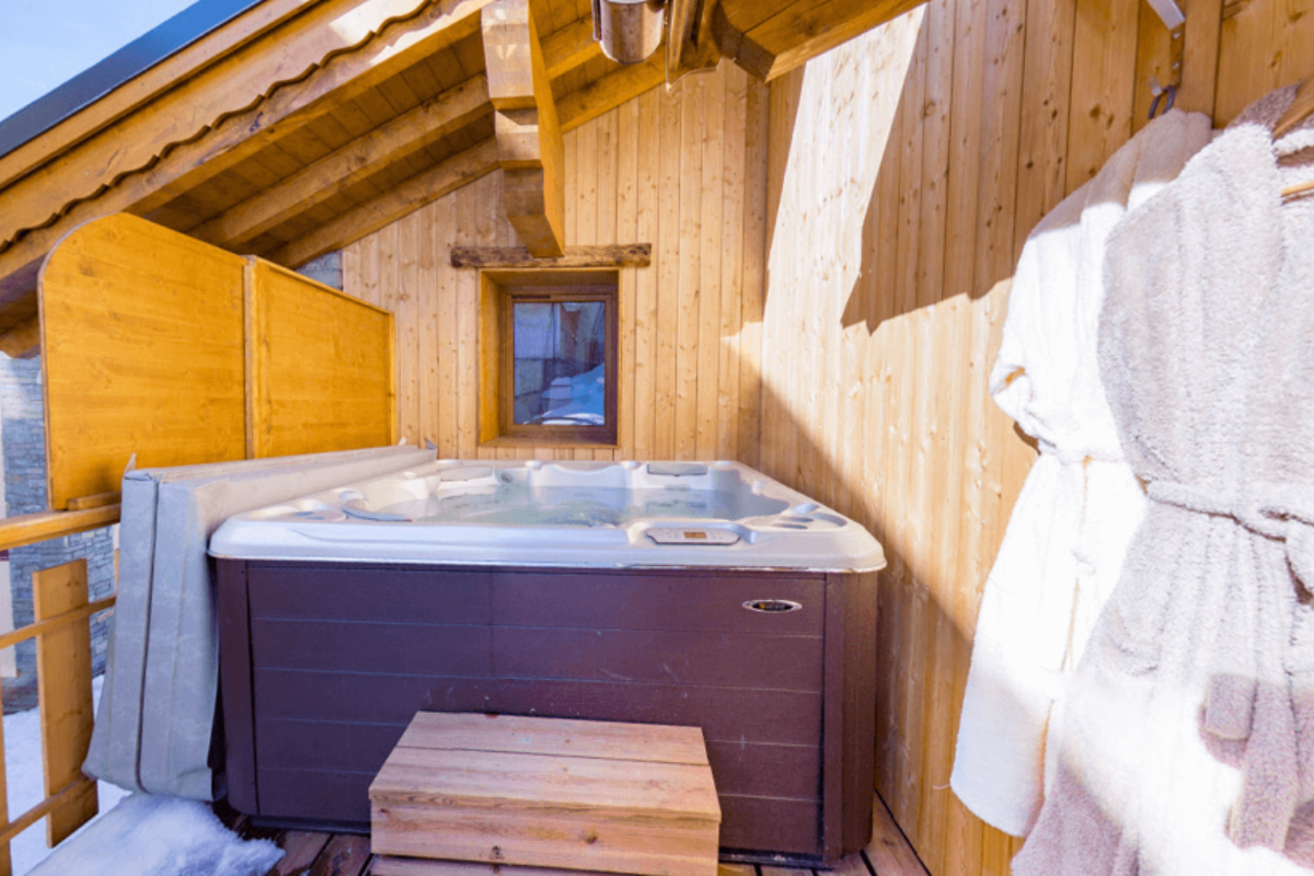 Rainbow Chalet, Val Thorens jacuzzi