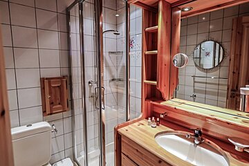 Plein Sud Apartment, Val d'Isere - Centre shower room