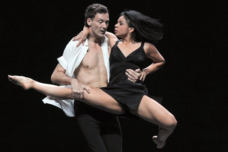 Volver - music & dance performance, Cannes