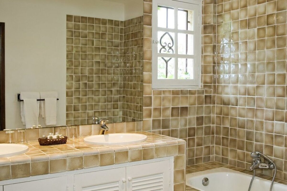 Saint Vincent Hotel, Pampelonne bathroom