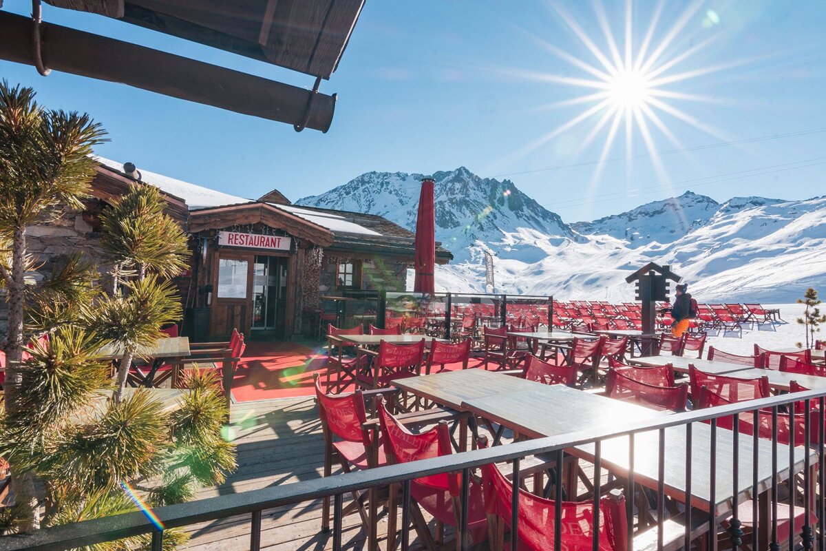 A restaurant with a sign that says restaurant on it