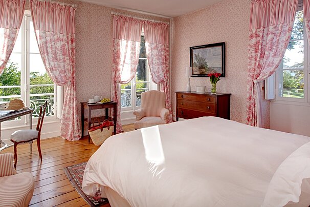 Chateau Ormes de Pez, Saint-Estephe double bedroom