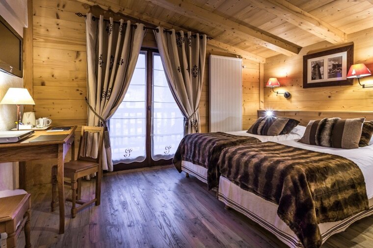 Le Samovar Spa Hotel, Val d'Isere twin bedroom