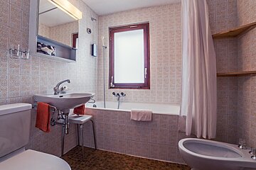 Mirabeau Hotel, Verbier bathroom