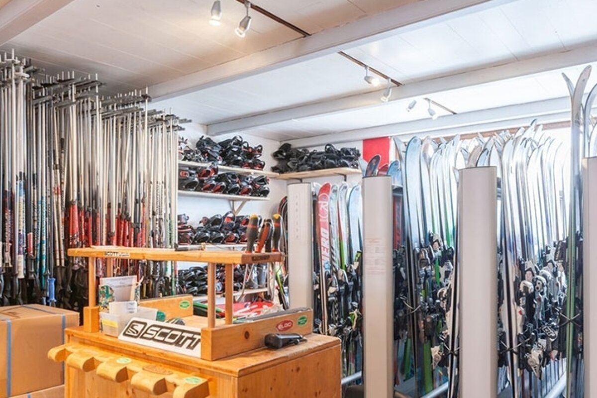 Skimium - Francis Blanc Sports Ski Hire, Courchevel Moriond 1650 shop interior