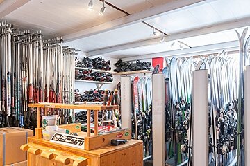 Skimium - Francis Blanc Sports Ski Hire, Courchevel Moriond 1650 shop interior
