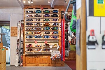 Skimium - Francis Blanc Sports Ski Hire, Courchevel Moriond 1650 shop interior