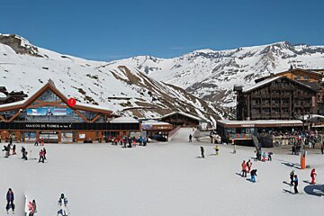 Spring Skiing in Espace Killy, Val d'Isere - Centre
