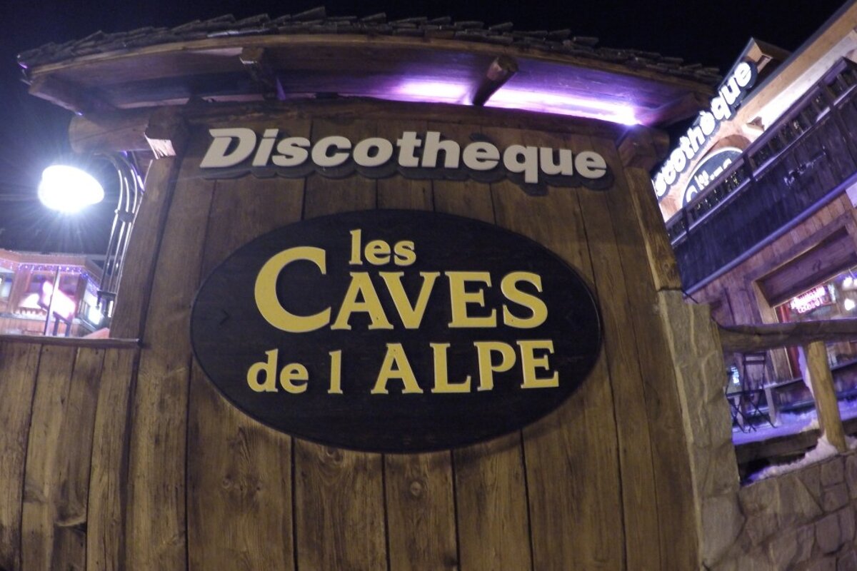 Caves de l'Alpe, Alpe d'Huez exterior