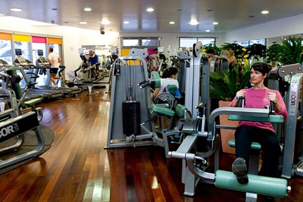 people using the gym in alpedhuez