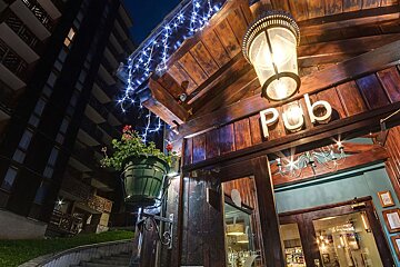 Spitting Feathers Pub, Plagne Bellecote exterior
