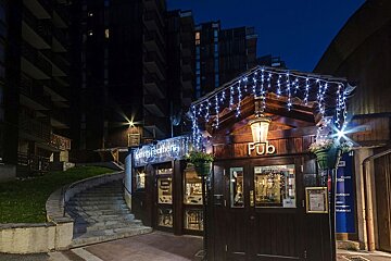 Spitting Feathers Pub, Plagne Bellecote exterior