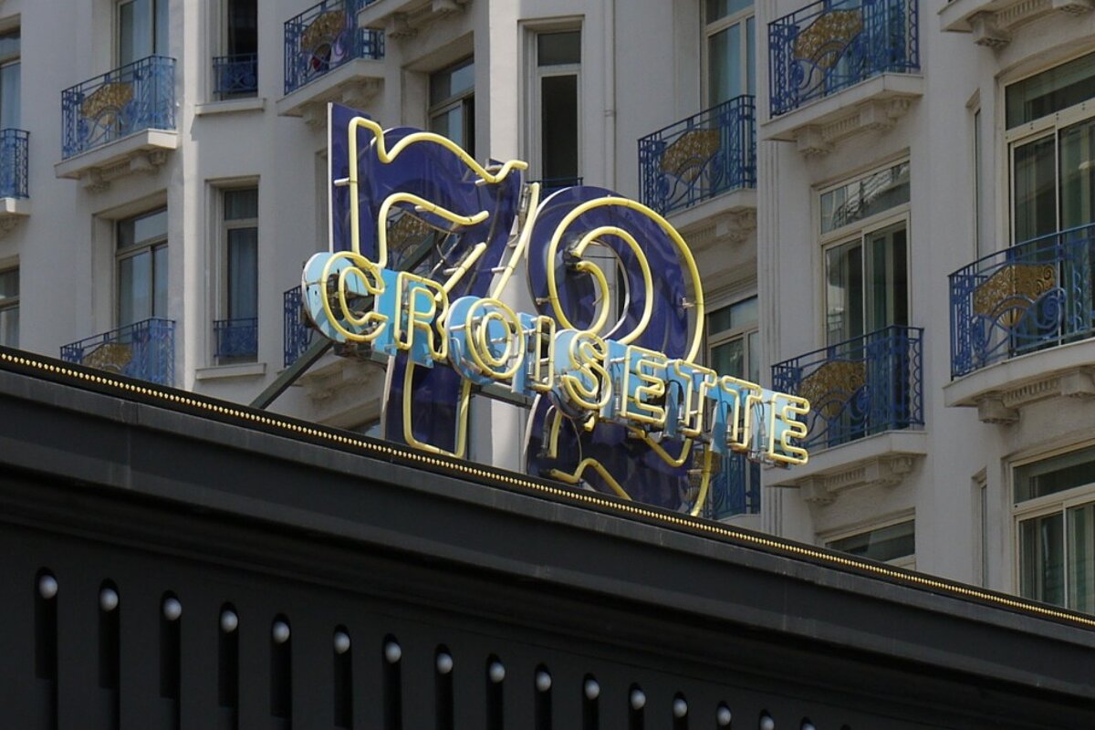 image of a restaurant sign