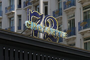 image of a restaurant sign