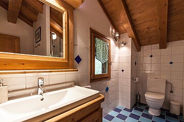 Des Amis Chalet, Morzine bathroom