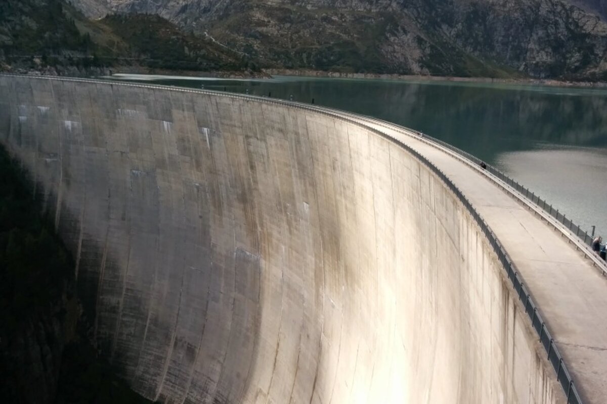 Emosson Dam via The Refuge de Loriaz walking