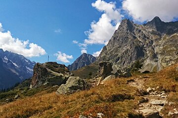 Emosson Dam via The Refuge de Loriaz walking