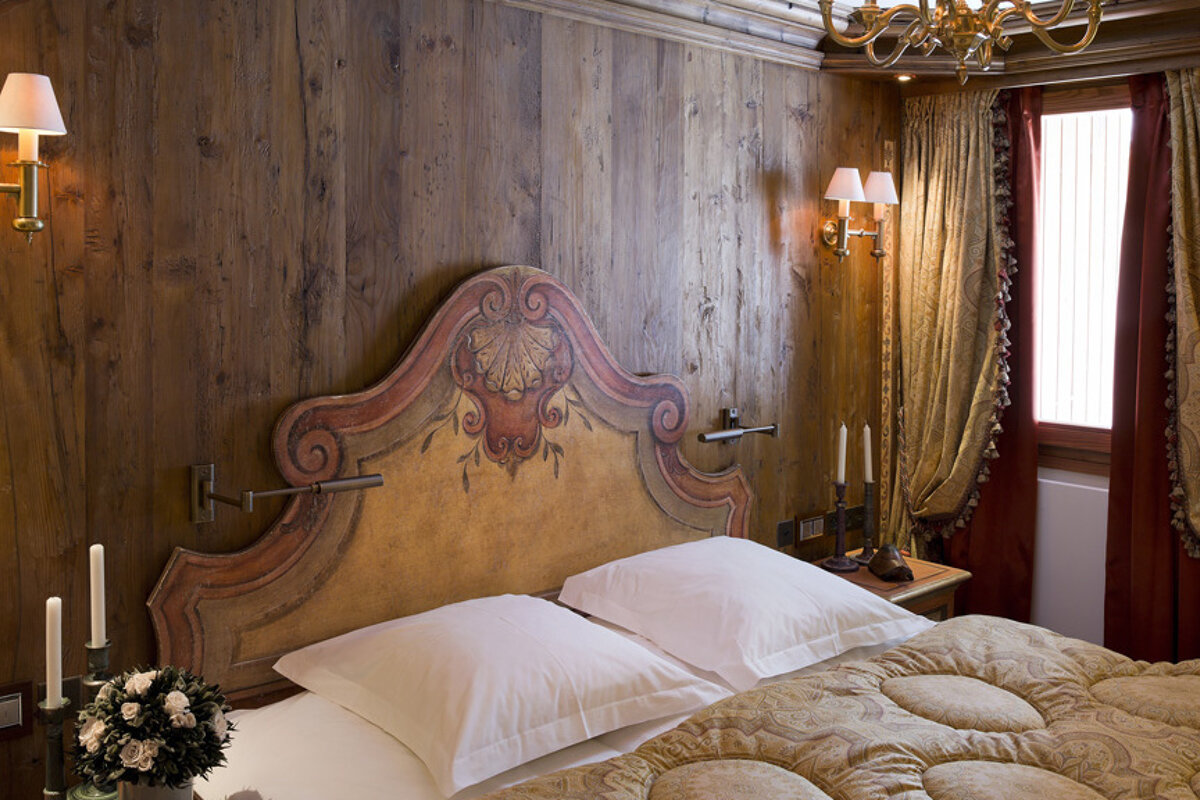 Jardin Alpin Apartment, Courchevel 1850 double bedroom