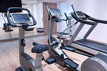 A treadmill with the word echelon on it