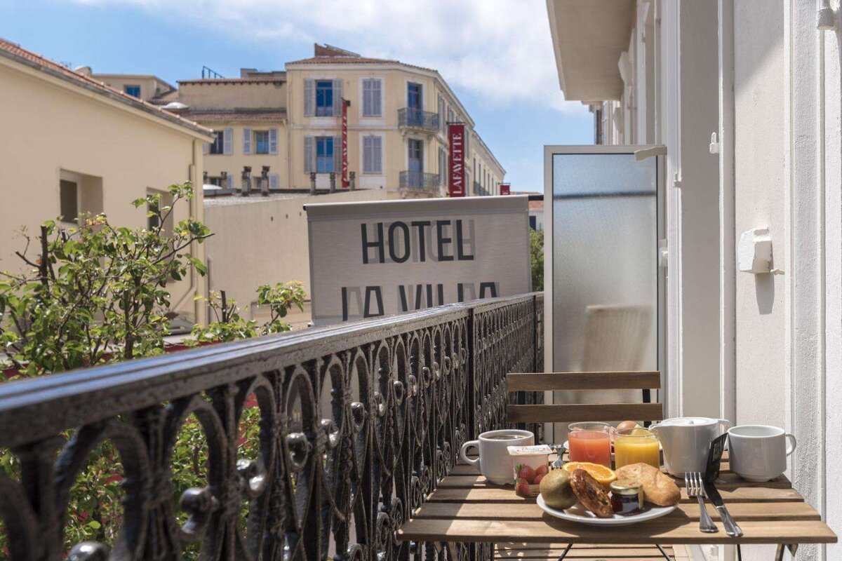 A balcony with a sign that says hotel la villa