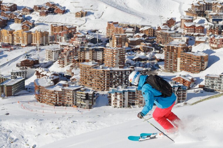 a skier heading towards val thorens centre