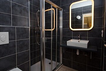 Icicle Chalet, Montchavin / Les Coches bathroom