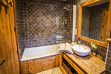 La Ferme de mon Grand-Pere Chalet, Meribel Centre bathroom