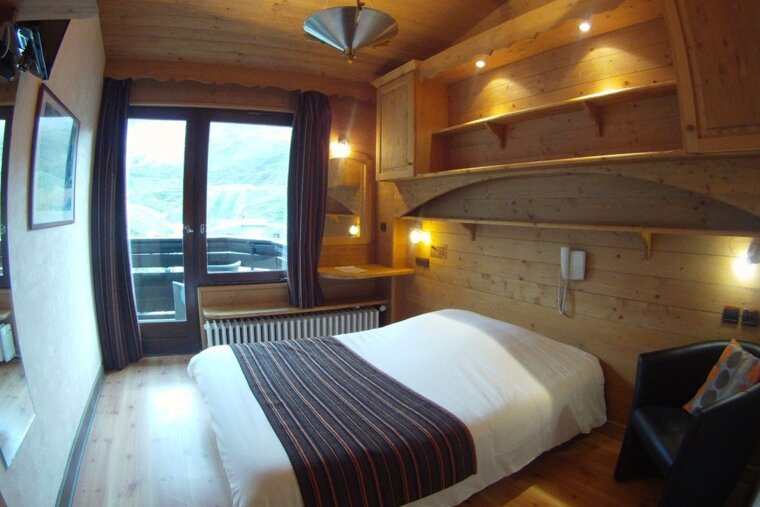 La Vanoise Hotel, Tignes - Val Claret double bedroom