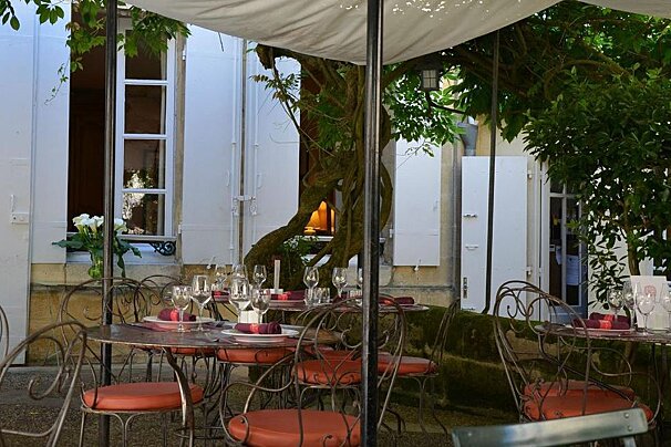 Logis de la Cadene Restaurant, Saint Emilion restaurant terrasse