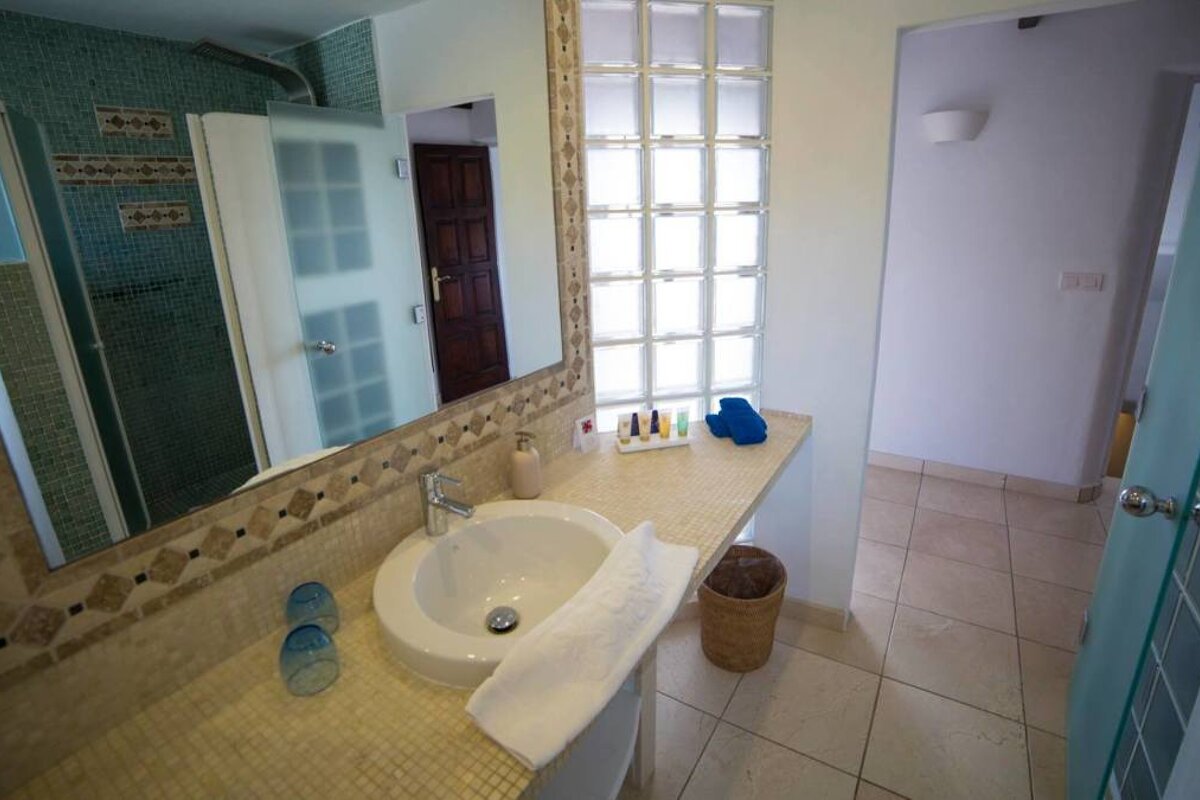 Residencia Casa Munich Hotel, Playa d'en Bossa bathroom