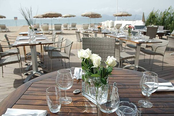 Vegaluna Beach Club, Cannes beach