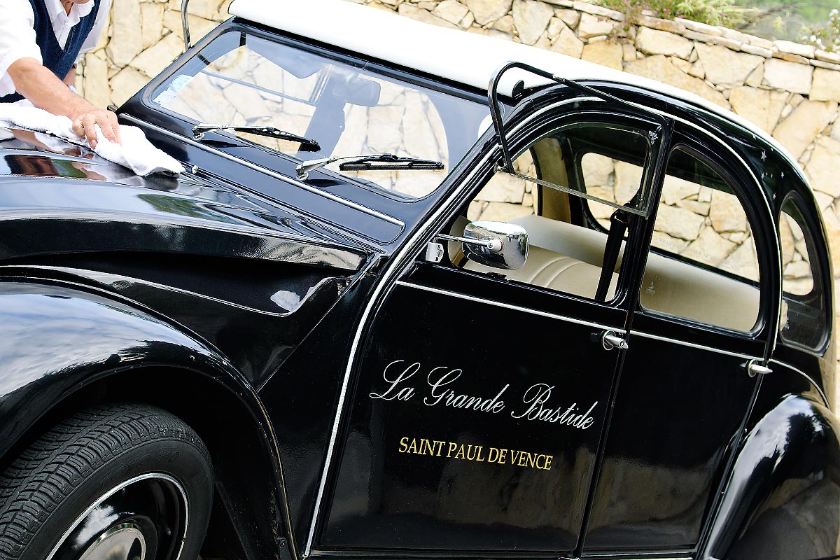A black car with la grande bastide saint paul de vence written on the side