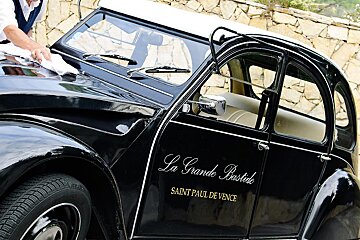 A black car with la grande bastide saint paul de vence written on the side