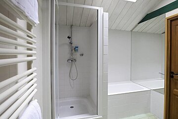 Arpette 1 Chalet, La Plagne 1800 shower room