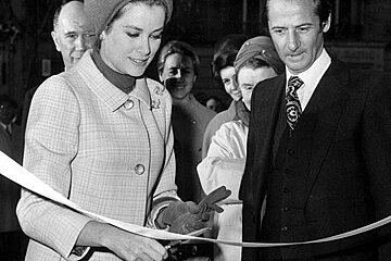 Princess Grace opens Baby Dior boutique in 1967
